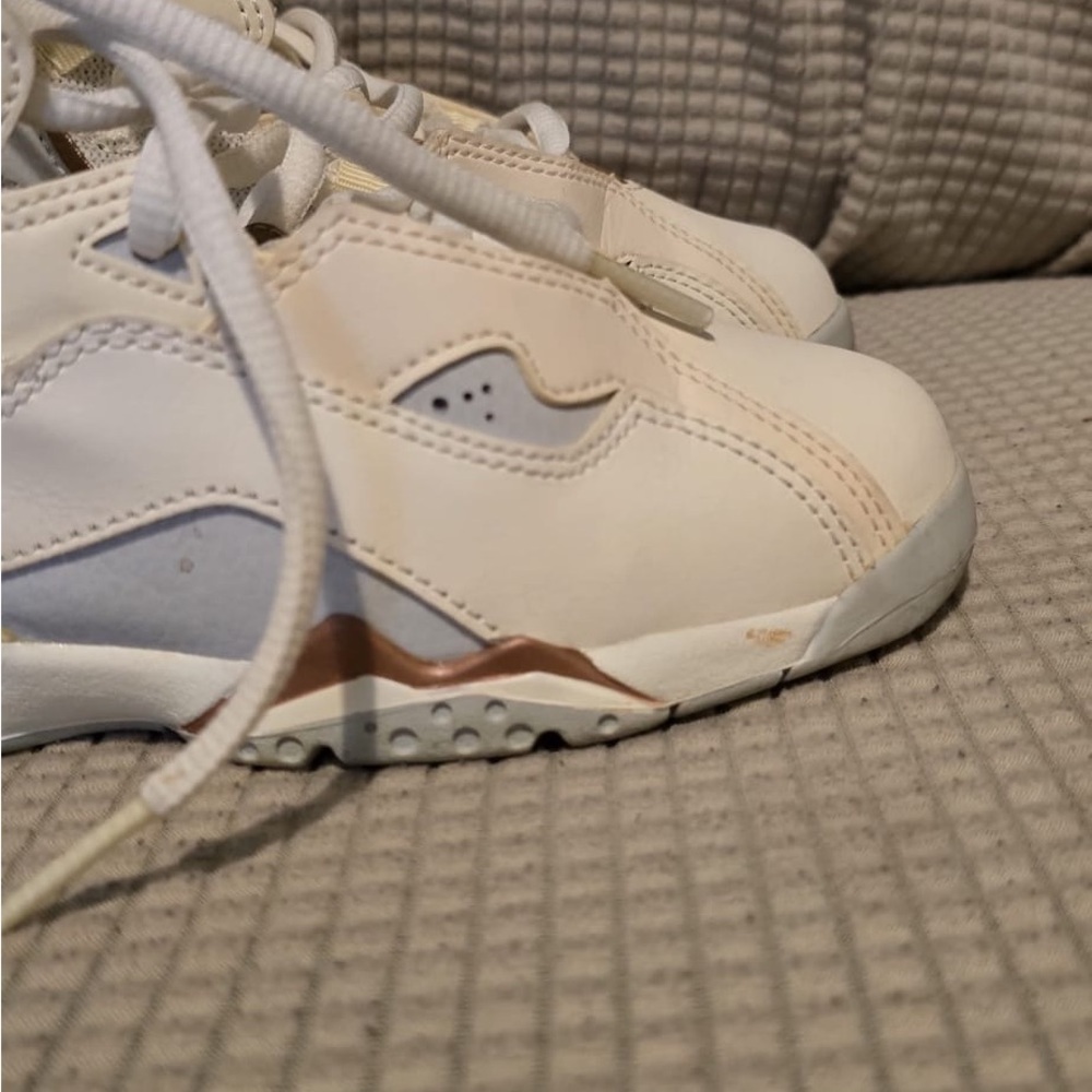 Jordan Kids White and Brown Sneakers - Picture 6 of 15